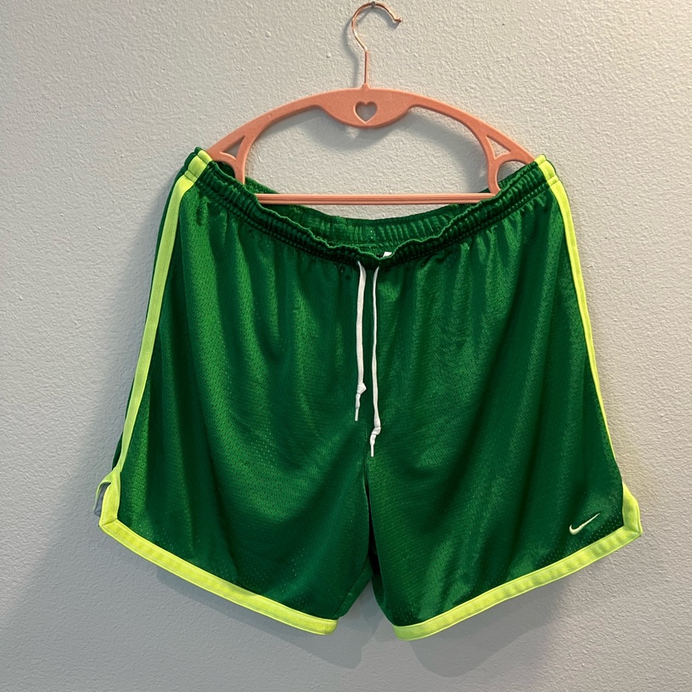 Nike bball style shorts size large